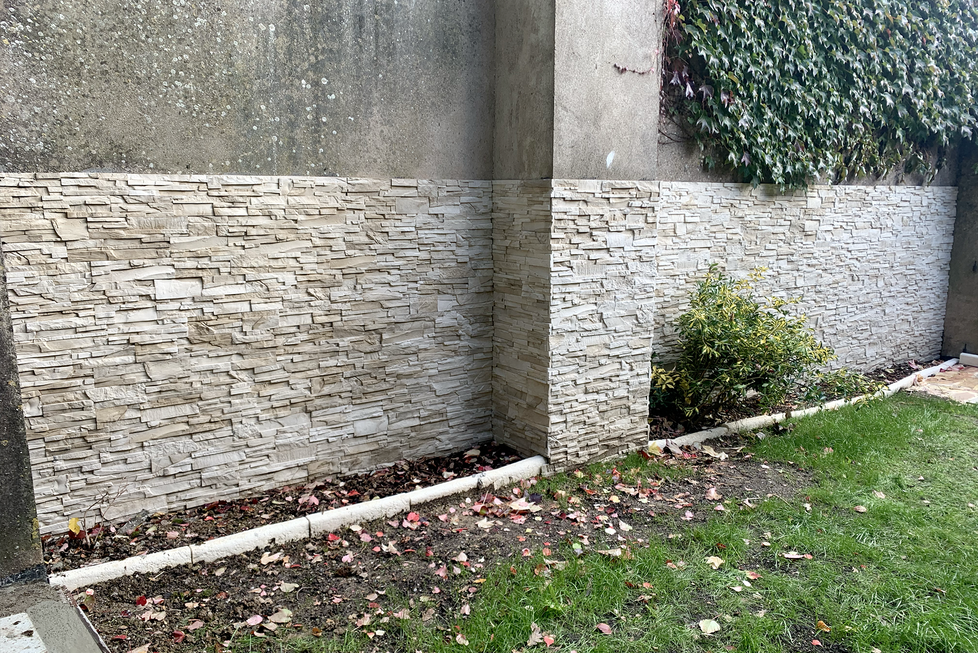 Installation de plaque de parement
