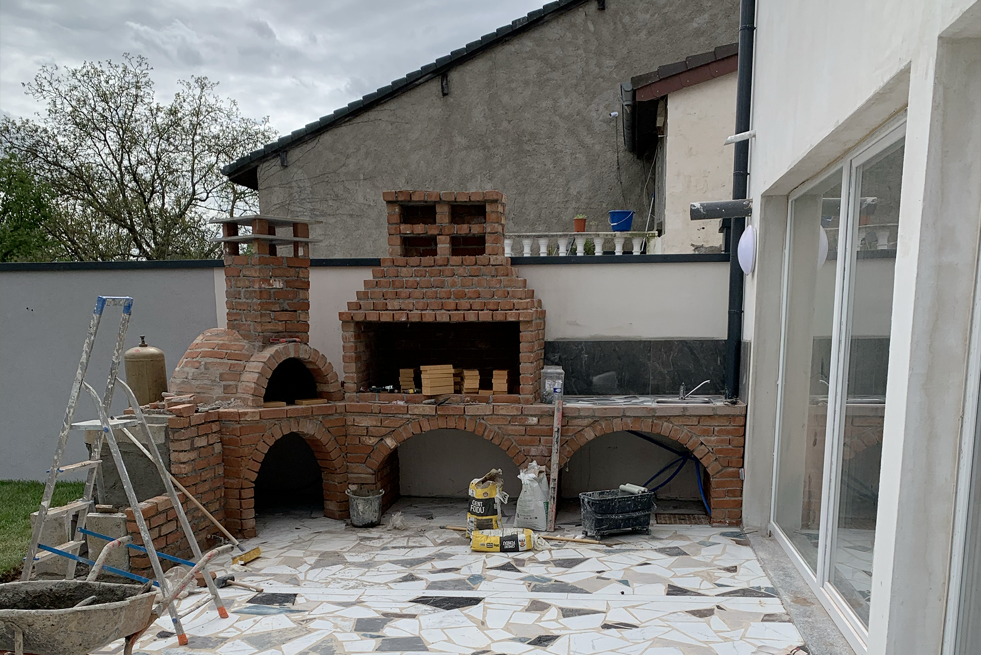 Barbecue extérieur & four a pizza